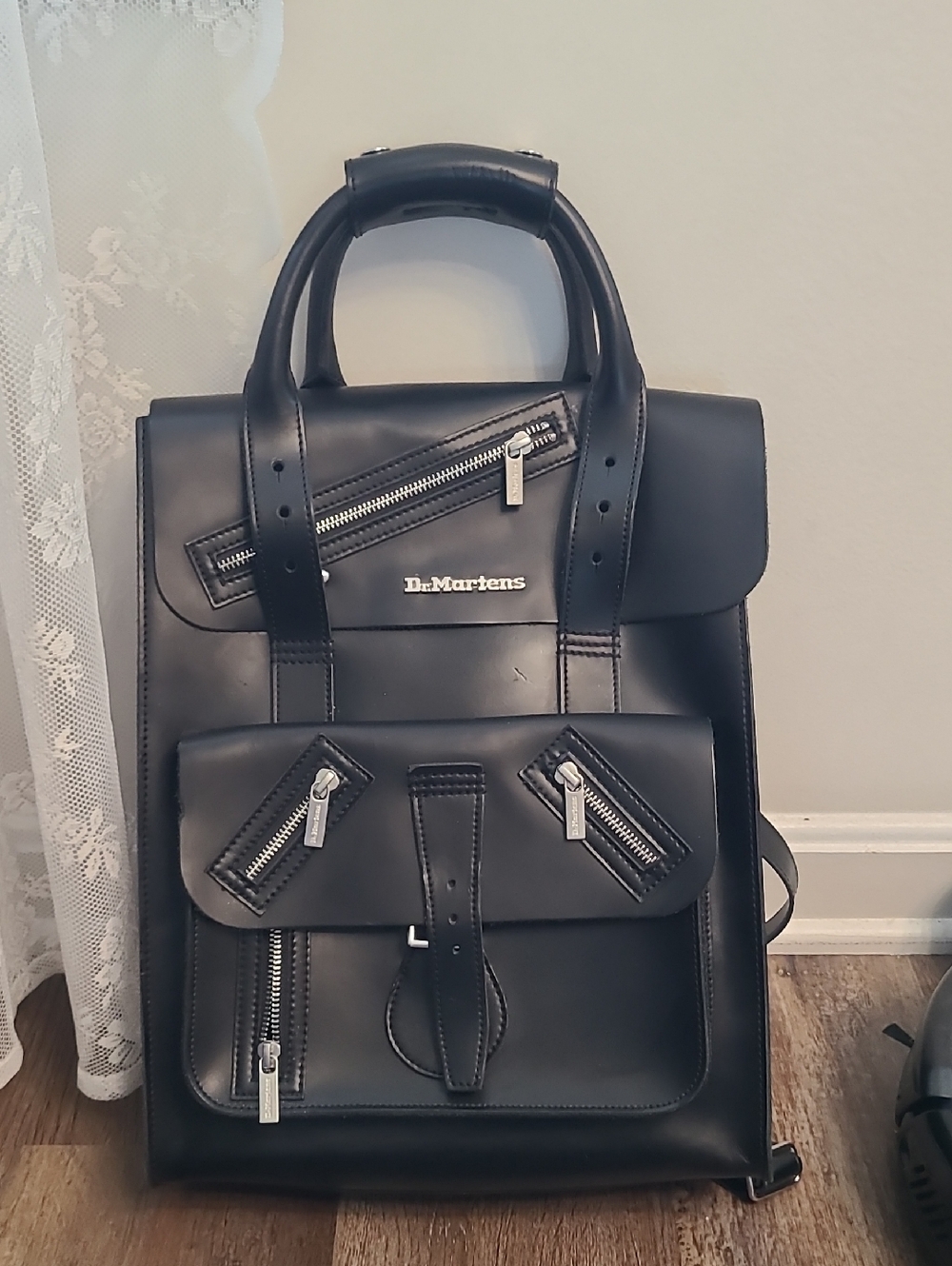 Dr Martens Kieve Smooth Backpack - Picture 2 of 9